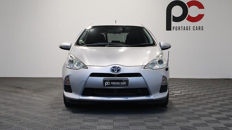 2013 Toyota Aqua, photo 2