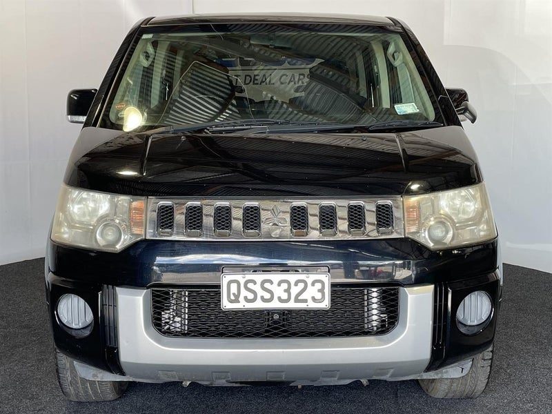 2007 Mitsubishi Delica D5, photo 2