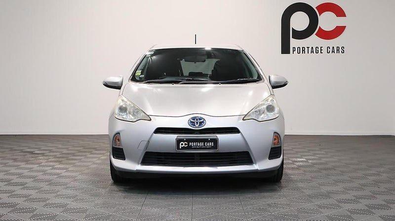 2013 Toyota Aqua S, photo 2