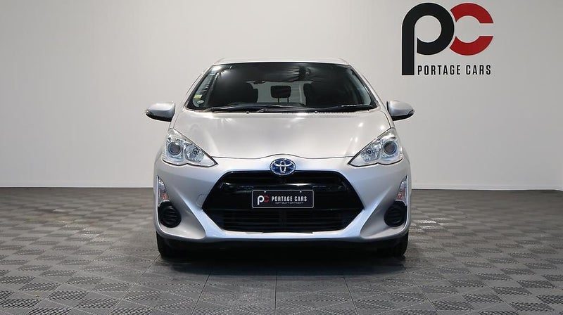 2015 Toyota Aqua Hybrid S Model, photo 2