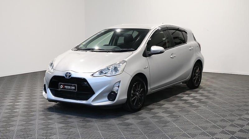 2015 Toyota Aqua Hybrid S Model, photo 3