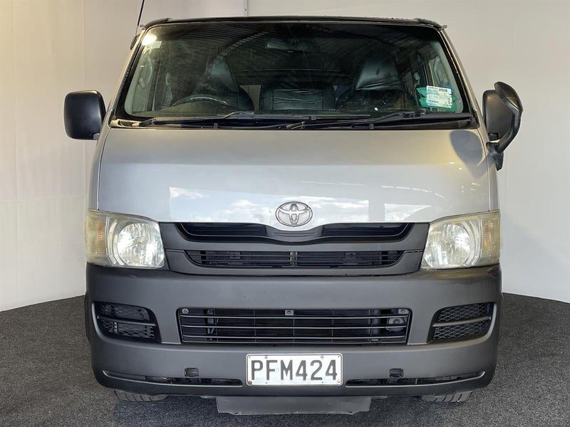 2008 Toyota Hiace, photo 2