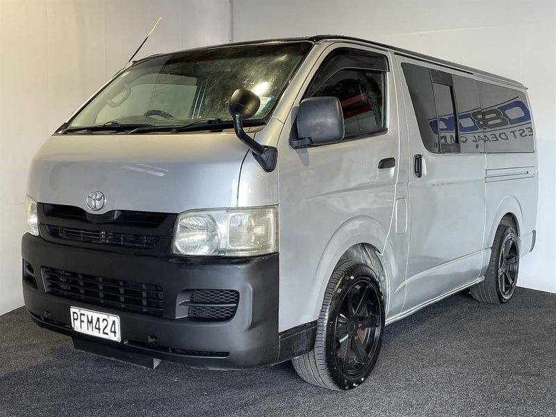 2008 Toyota Hiace, photo 3