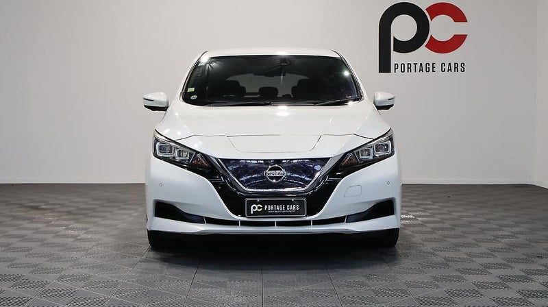 2018 Nissan Leaf X, photo 2