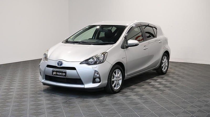 2013 Toyota Aqua G Black Soft Leather, photo 3