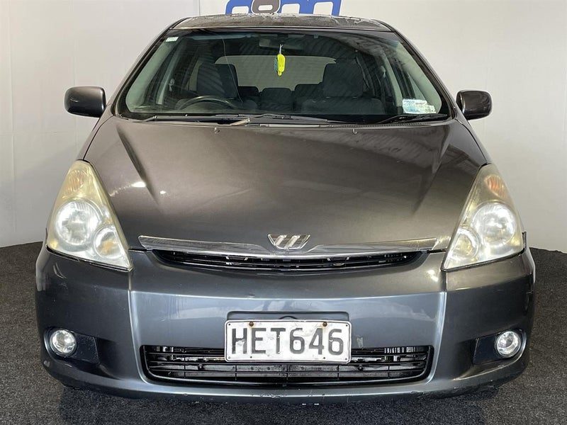 2004 Toyota Wish, photo 2