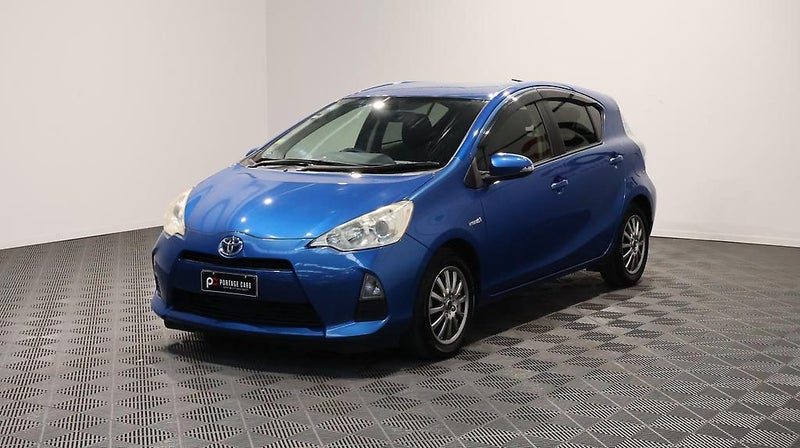 2013 Toyota Aqua S, photo 3