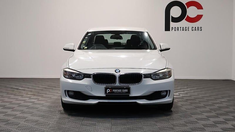 2013 BMW 320i 320i SE, photo 2