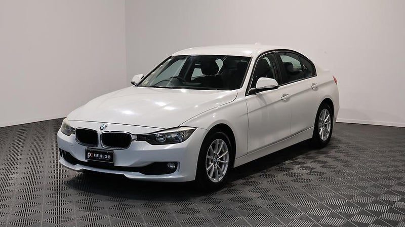 2013 BMW 320i 320i SE, photo 3