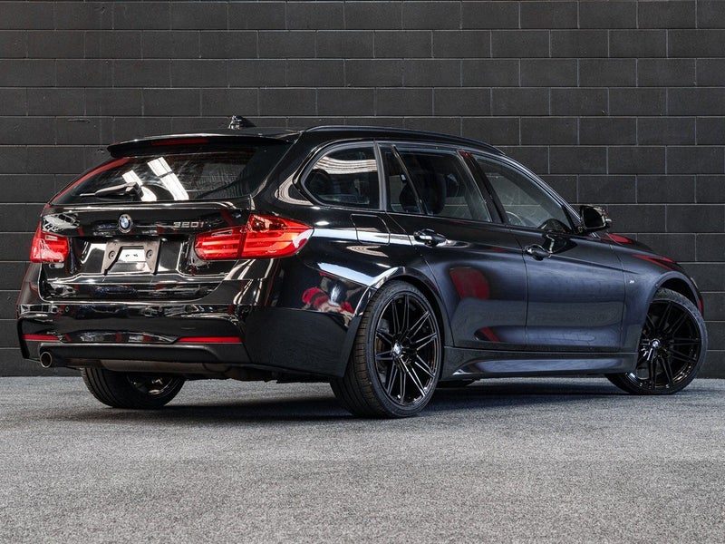 2015 BMW 320i M-Sport Touring, photo 3