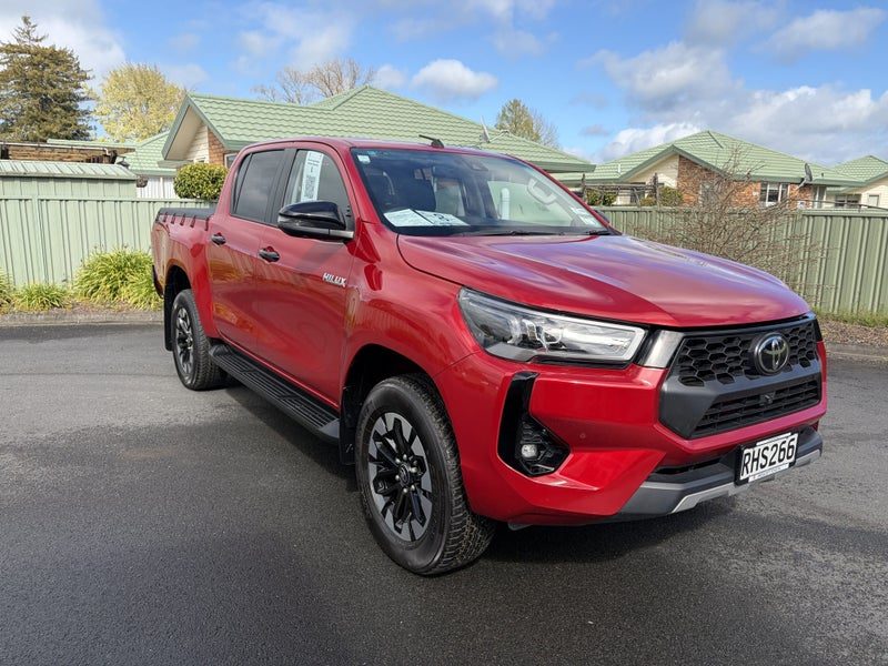 2025 Toyota Hilux SR5
