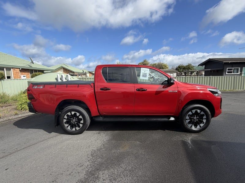 2025 Toyota Hilux SR5, photo 2