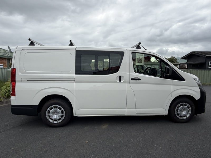 2026 Toyota Hiace ZR 2.8DT 6AT RWD HVN/5D/5S, photo 2