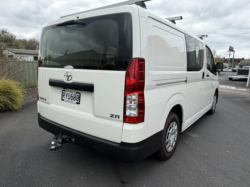 2026 Toyota Hiace ZR 2.8DT 6AT RWD HVN/5D/5S, photo 3