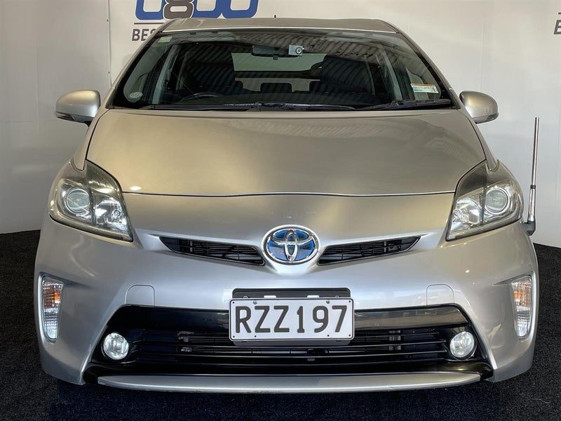 2014 Toyota Prius 1.8L Hybrid, photo 2