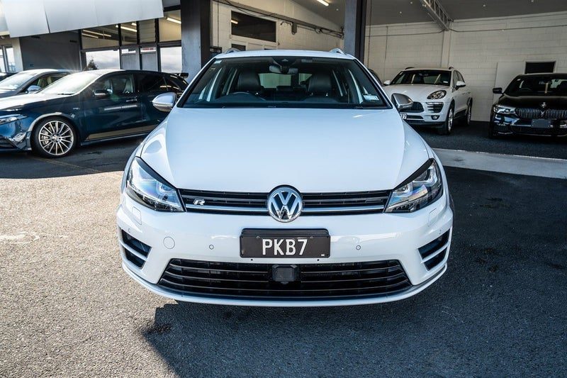 2017 Volkswagen Golf R 4WD Performance wagon, photo 2