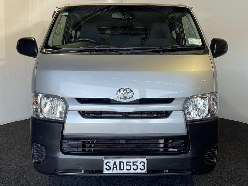 2017 Toyota Hiace ZL, photo 2