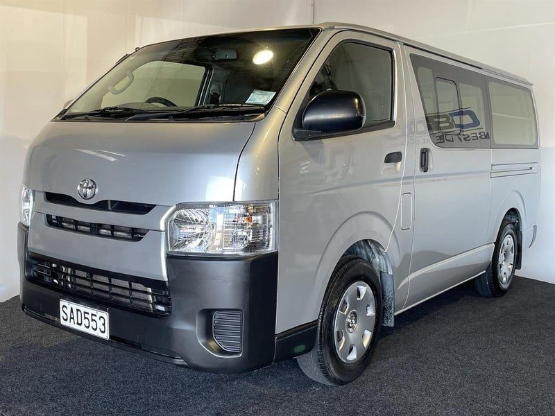 2017 Toyota Hiace ZL, photo 3