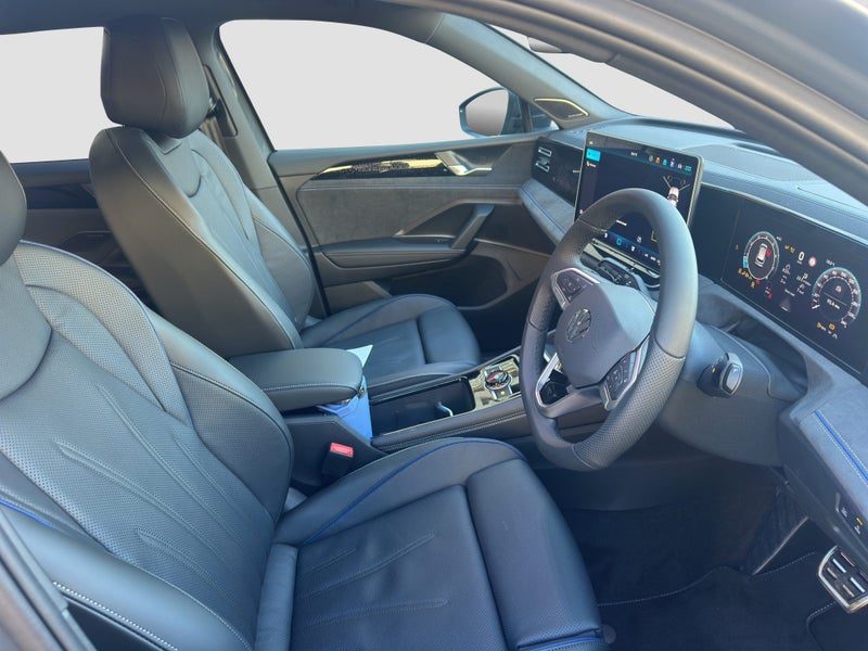 2026 Volkswagen Tiguan R-Line AWD, photo 2