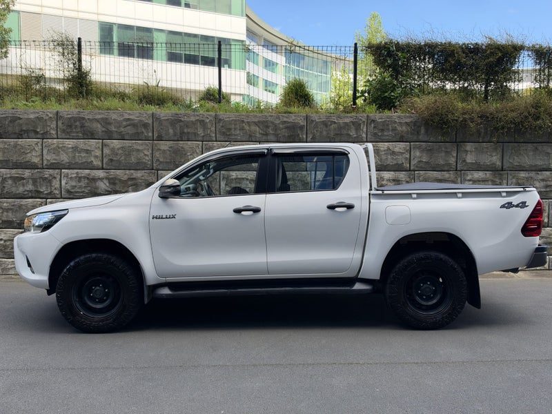 2019 Toyota Hilux SR 4x4 Manual, photo 3