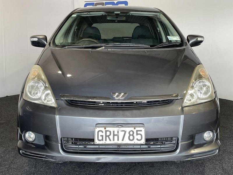 2005 Toyota Wish, photo 2