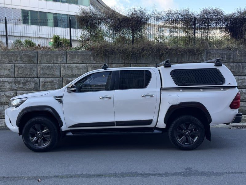 2016 Toyota Hilux SR PreRunner Manual, photo 3