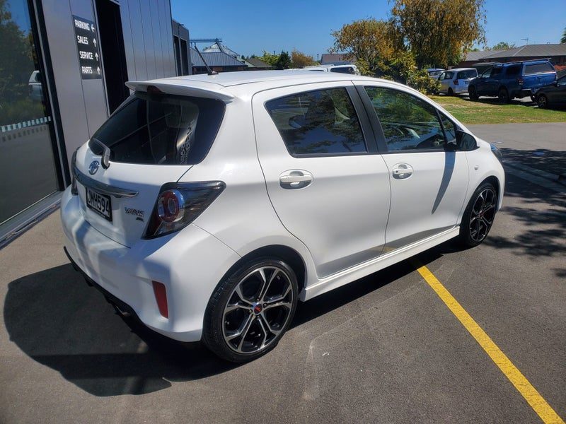 2015 Toyota Yaris ZR, photo 3