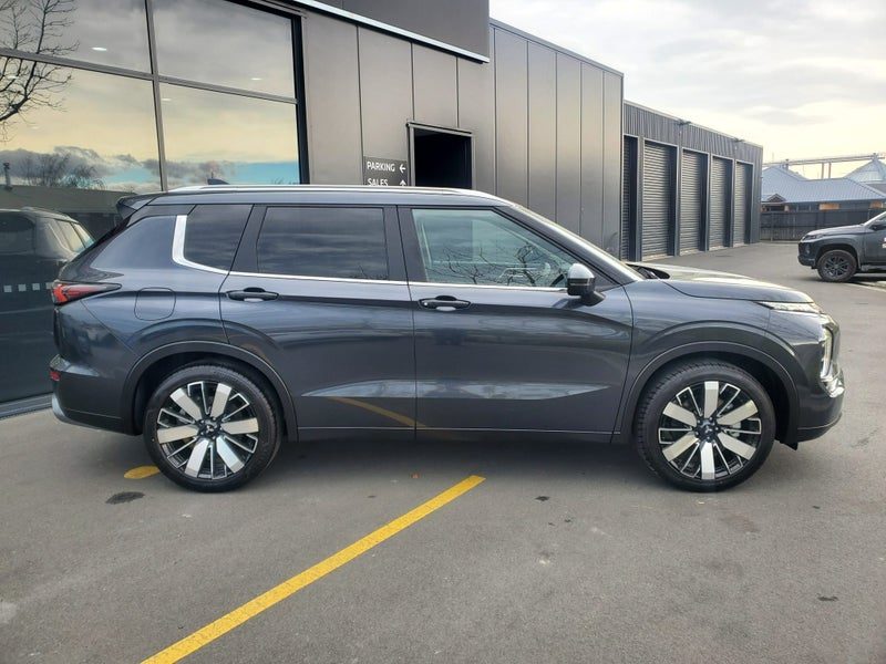 2026 Mitsubishi Outlander XLS 7 Seater, photo 2