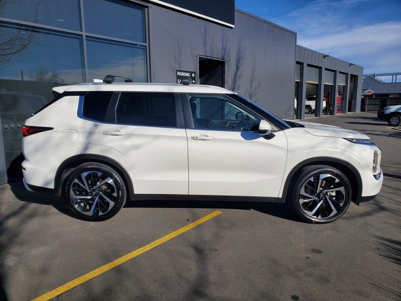2023 Mitsubishi Outlander XLS 7 Seater, photo 2