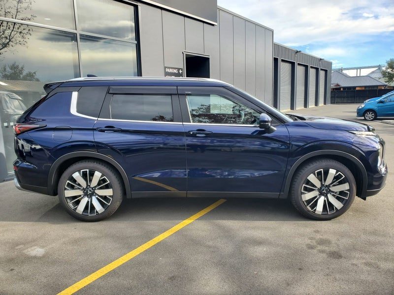 2025 Mitsubishi Outlander XLS 7 Seater, photo 2