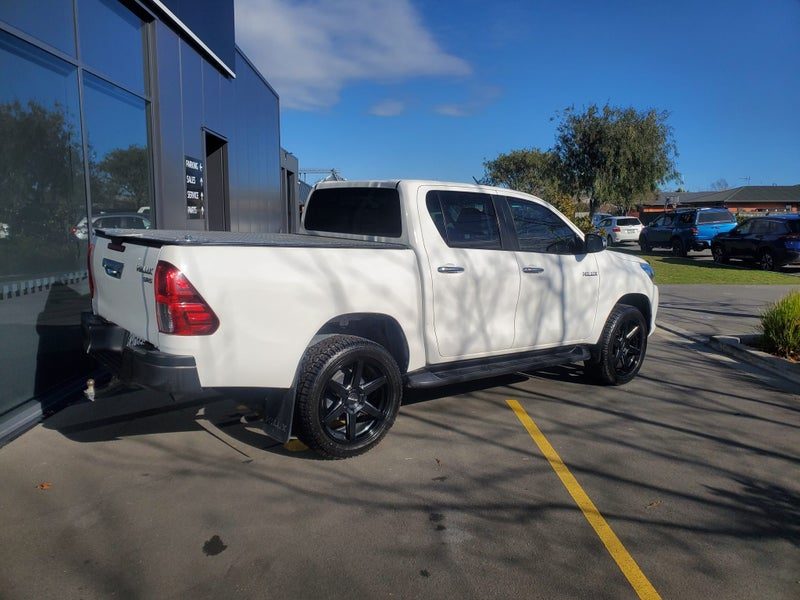 2017 Toyota Hilux SR5, photo 3