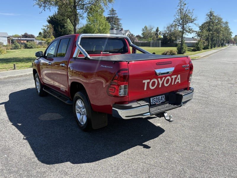 2016 Toyota Hilux SR5, photo 2