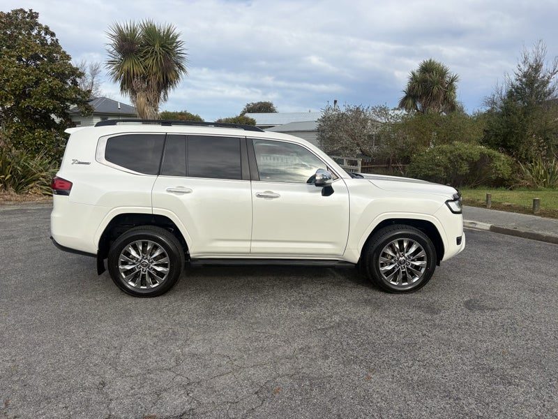 2022 Toyota Land Cruiser VX Limited, photo 3