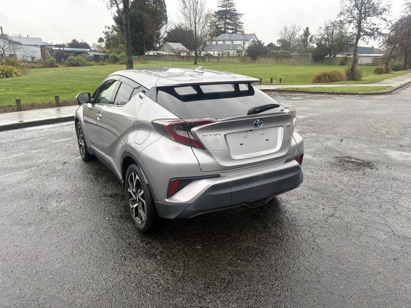 2017 Toyota C-HR 1.8 Hybrid G 5 Dr SUV CVT FWD, photo 2