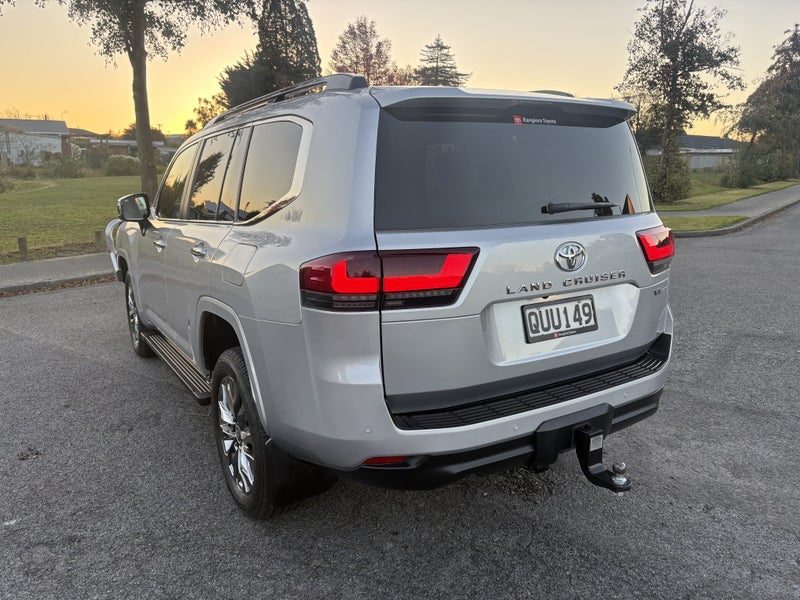 2024 Toyota Land Cruiser VX Limited, photo 2