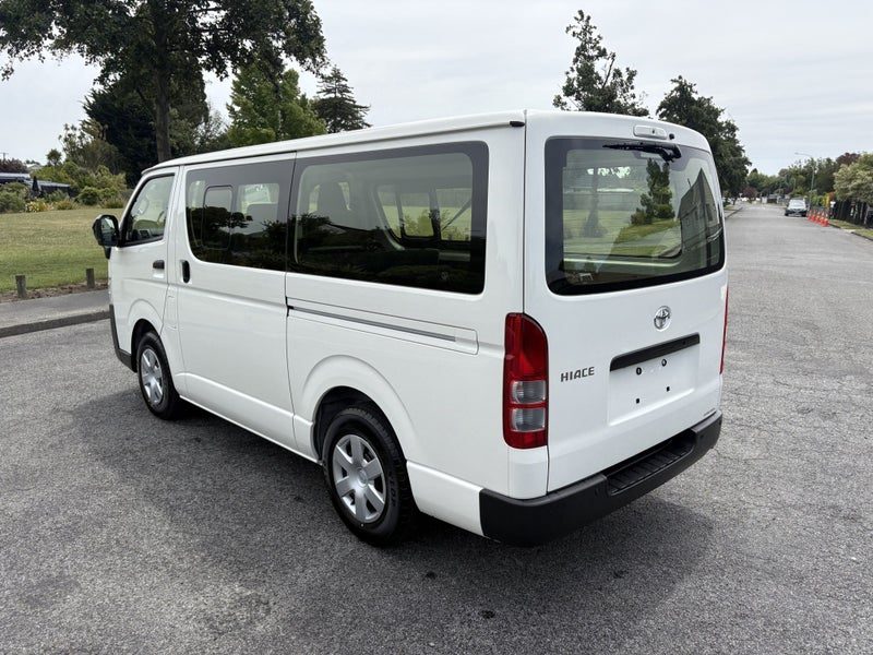 2025 Toyota Hiace 2.8D 4 Door 2WD, photo 2