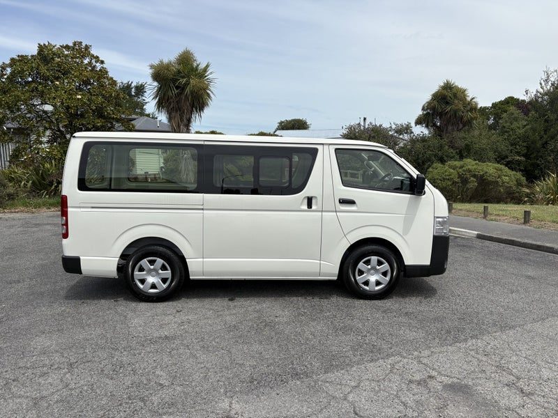 2025 Toyota Hiace 2.8D 4 Door 2WD, photo 3