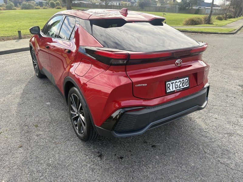 2026 Toyota C-HR Limited, photo 2