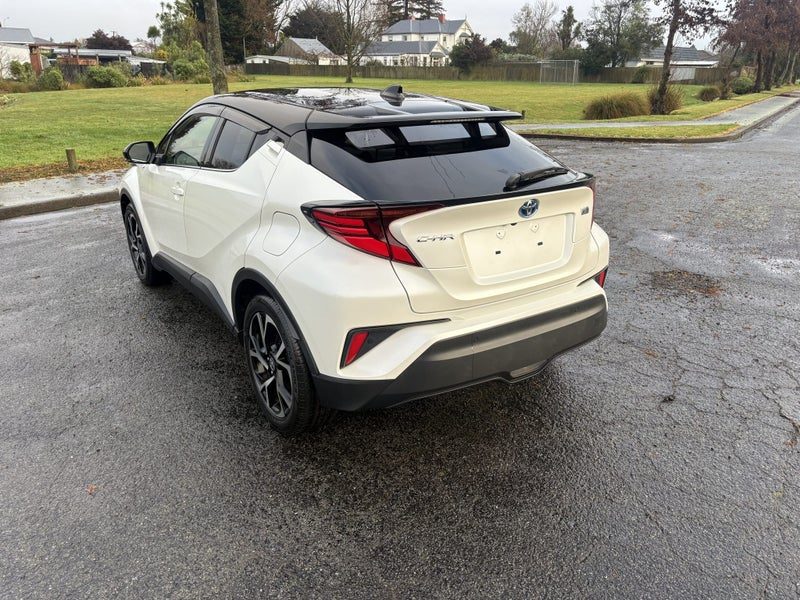 2019 Toyota C-HR 1.8L Hybrid G 5 Dr SUV CVT FWD, photo 2