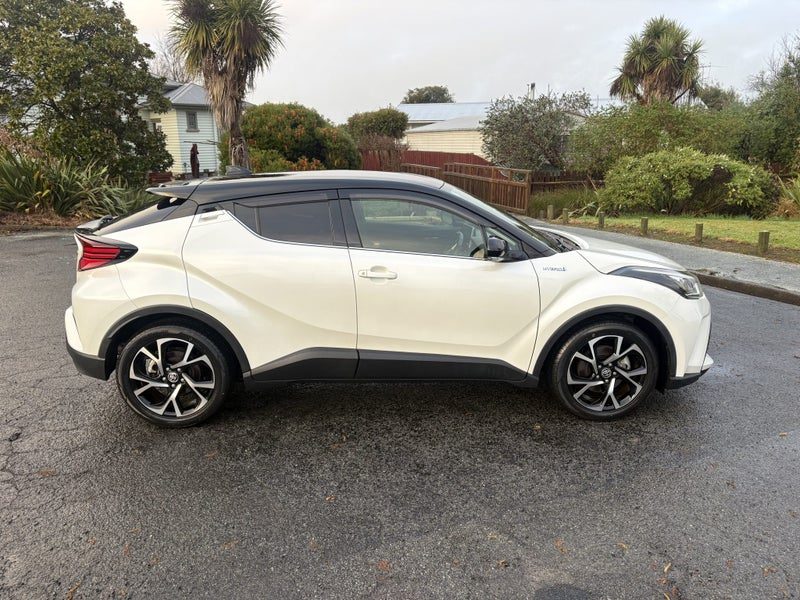 2019 Toyota C-HR 1.8L Hybrid G 5 Dr SUV CVT FWD, photo 3
