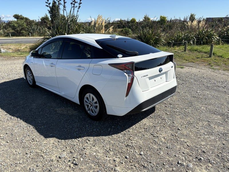 2018 Toyota Prius Hybrid S 1.8 5 Dr Hatch CVT 2WD, photo 2