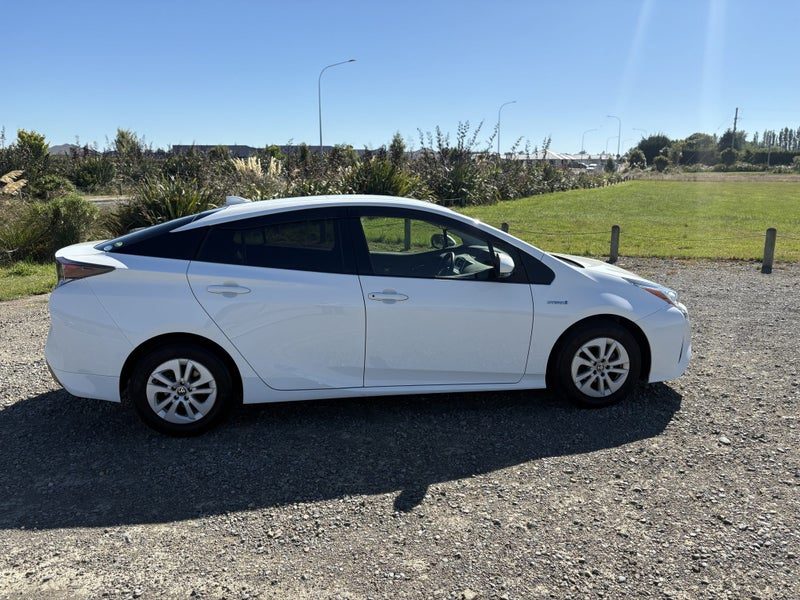 2018 Toyota Prius Hybrid S 1.8 5 Dr Hatch CVT 2WD, photo 3