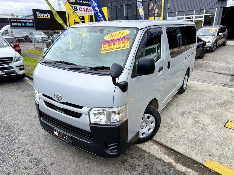 2021 Toyota Hiace 9 Seater, photo 2