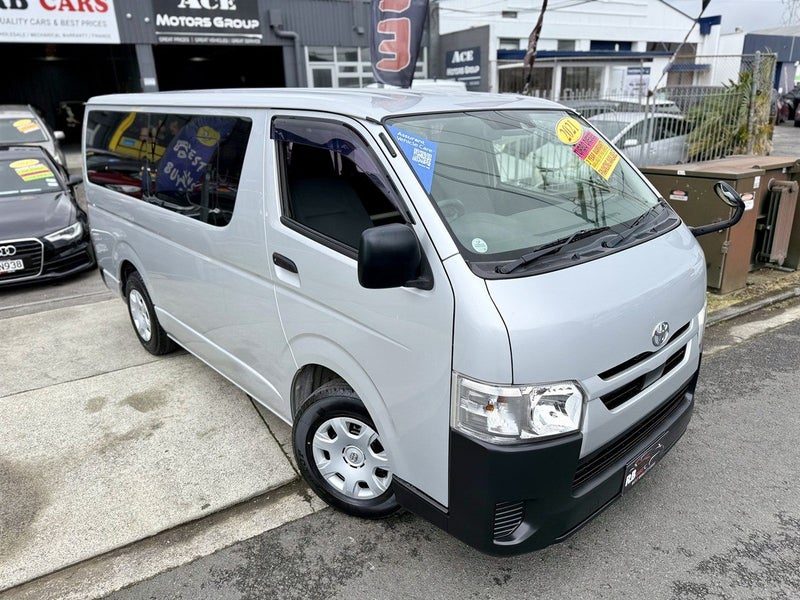 2021 Toyota Hiace 9 Seater, photo 3