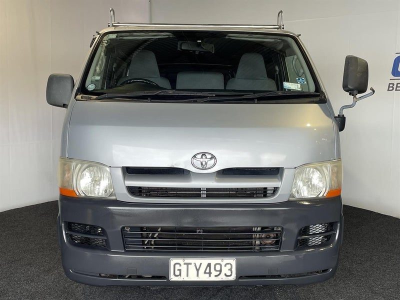 2006 Toyota Hiace, photo 2