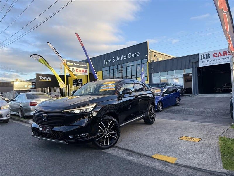 2021 Honda Vezel E: HEV Z Hybrid Beautiful Example, photo 3