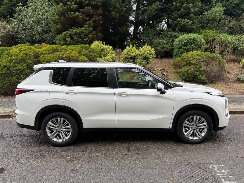 2022 Mitsubishi Outlander LS 2.5P/4WD/CVT, photo 2