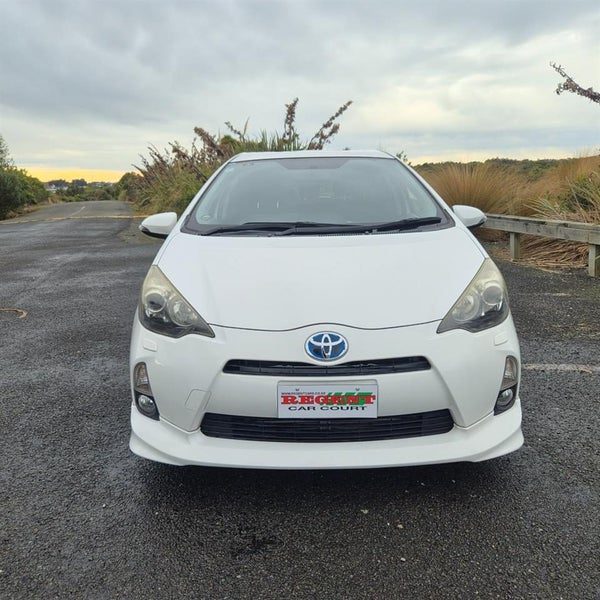 2013 Toyota Aqua S Hybird, photo 2