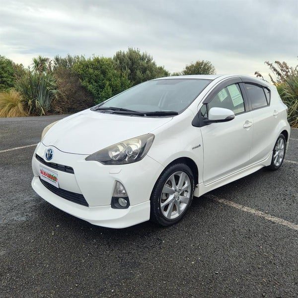 2013 Toyota Aqua S Hybird, photo 3