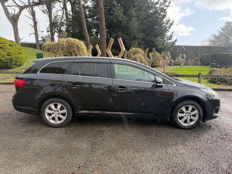 2015 Toyota Avensis Wagon, photo 2